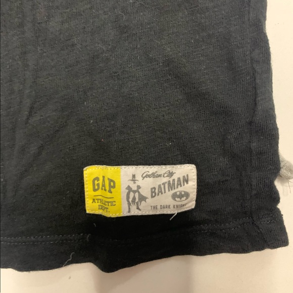 Baby Gap Black Batman T-shirt with Grey Detachable Cape. Size 4 - Picture 2 of 5